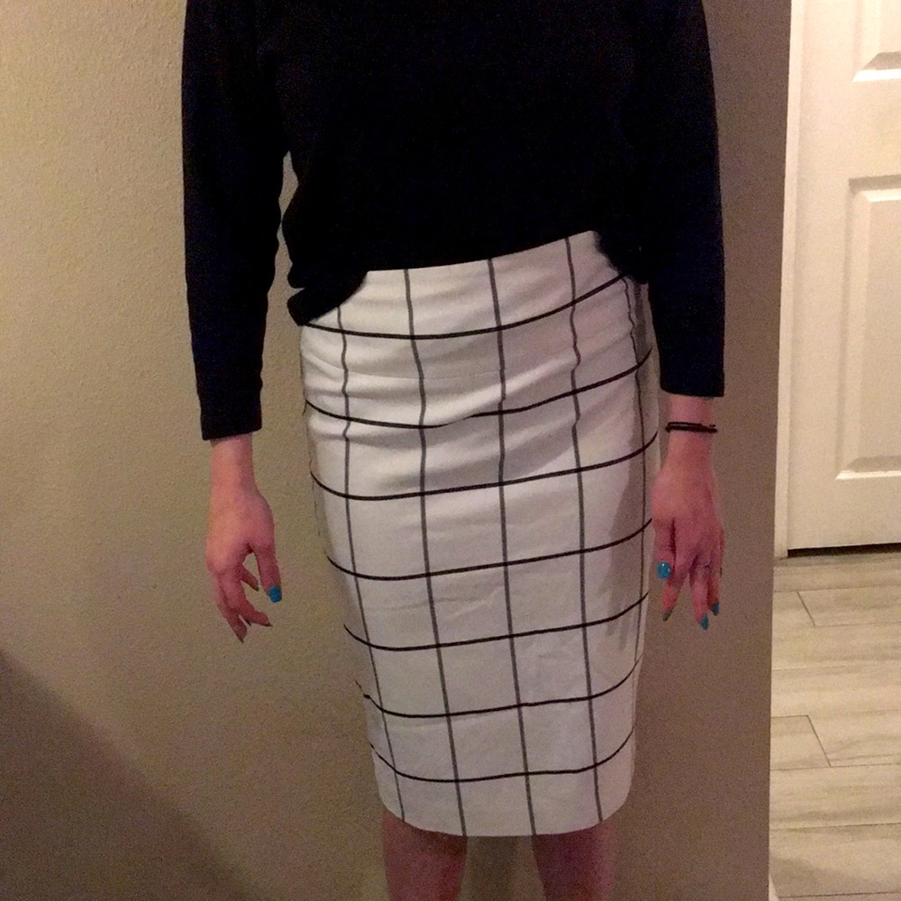 EXPRESS SKIRT - Picture 2 of 4